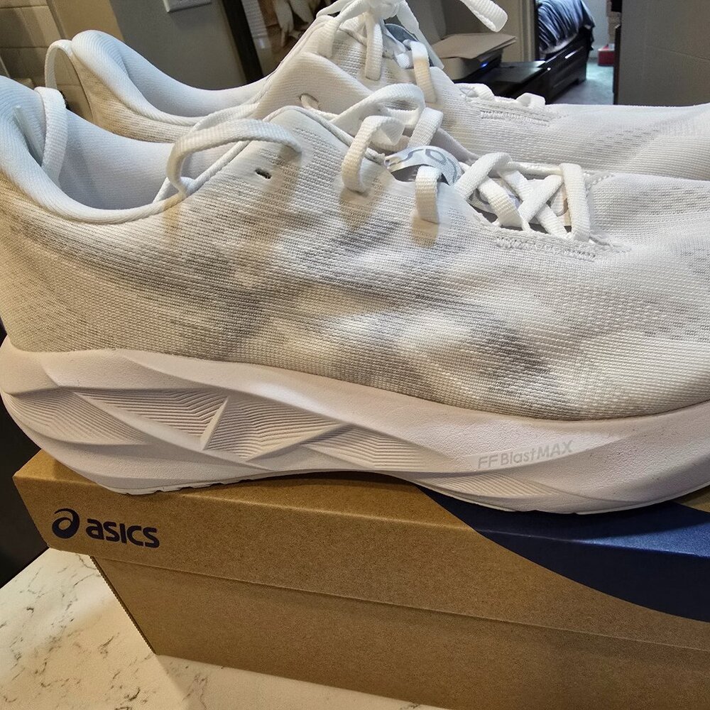 ASICS Novablast 5 (1011B974-100) "White/Piedmont Grey" Men's Running Shoes SZ 12 - Picture 1 of 10